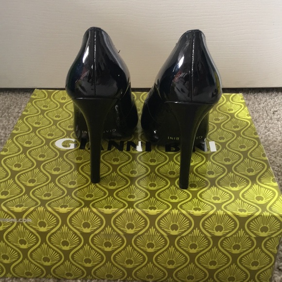 Gianni Bini Black Haley Pumps - Picture 2 of 4